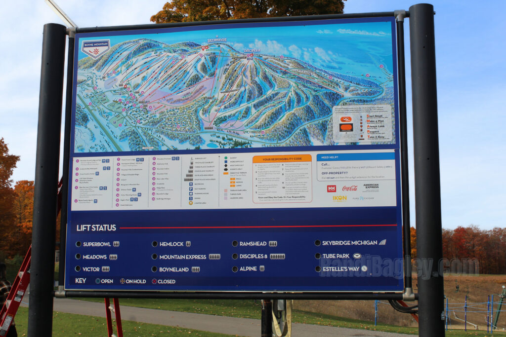 Boyne Mountain Resort map showing ski runs, lift status, and SkyBridge Michigan attractions.